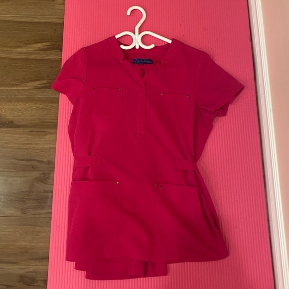 Hot Pink Koi Nursing Scrub Set in XS